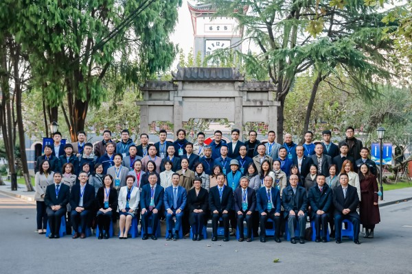 图说：昨天下午，“‘侨连五洲 沪上进博’——华侨华人与中国市场法律保障与服务论坛”在华东政法大学长宁校区举办。主办单位供图（下同）