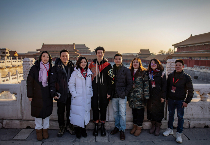 歌手王力宏（左四）在故宫拍摄主题歌