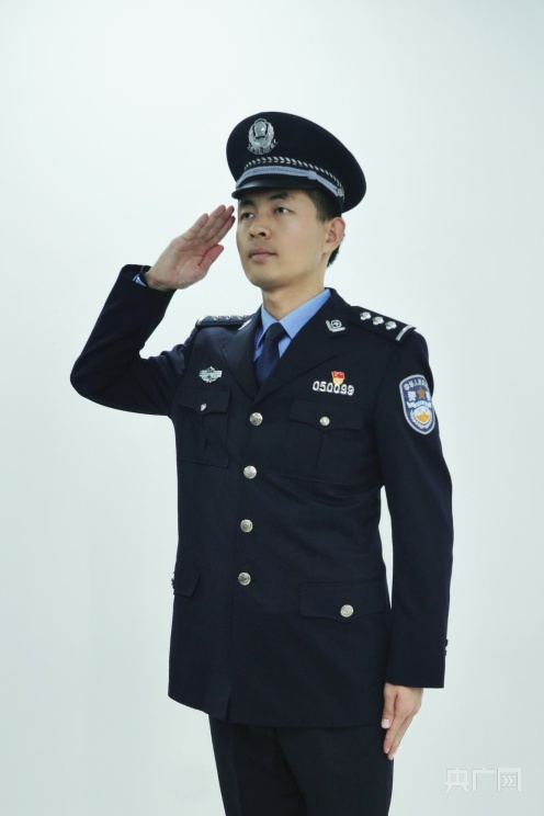 第五师博乐垦区公安局刑警大队警务技术四级主管许治国。央广网发