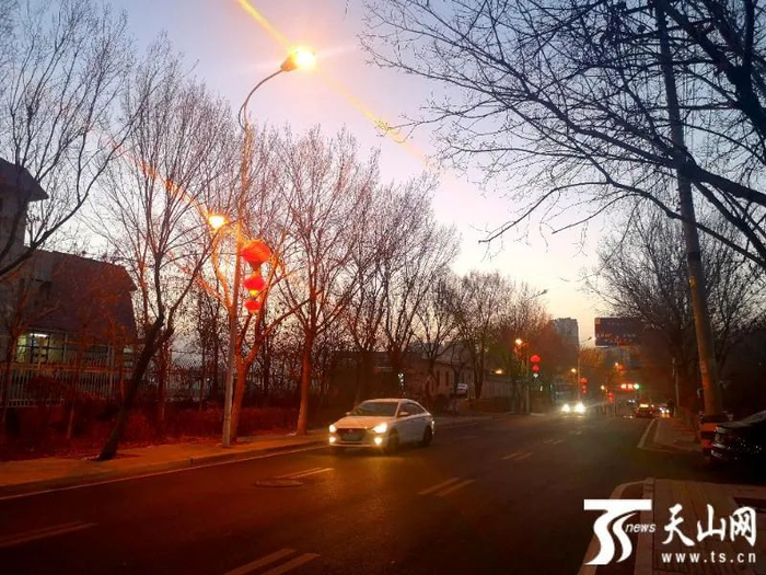 11月9日，乌鲁木齐市天气晴朗。 天山网-新疆日报记者张新军摄