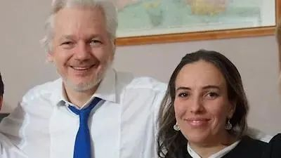 阿桑奇和他的未婚妻莫里斯 资料图
