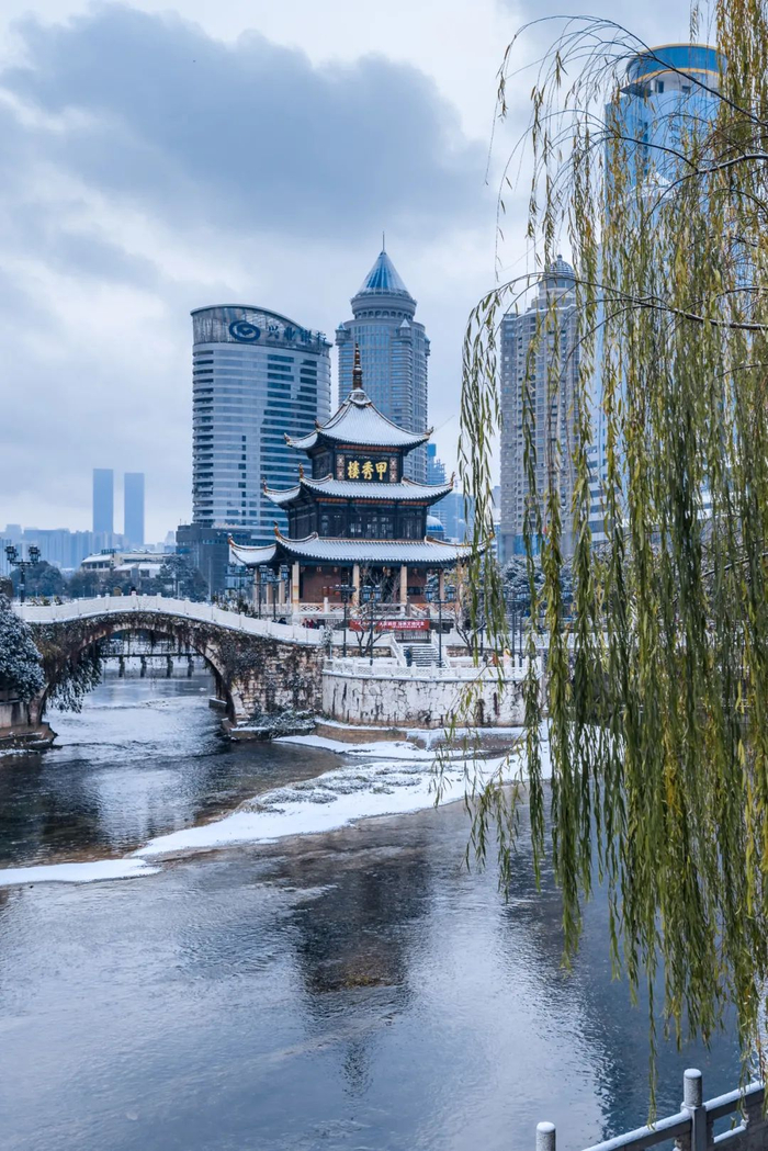 雪中的贵阳甲秀楼 。摄影/牧马人