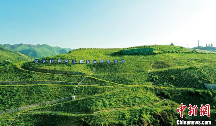     复绿后的锡矿山。　彭鹏　摄