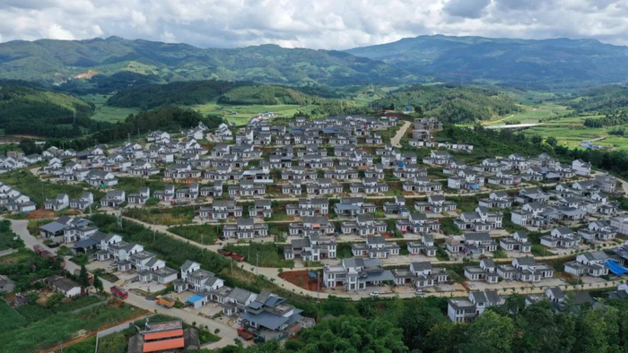 陇川县景罕镇曼环易地扶贫搬迁集中安置点 桂金再 摄