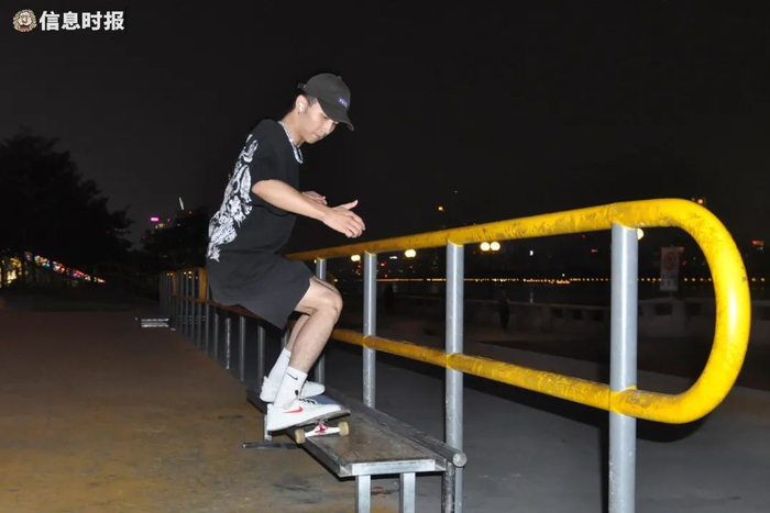 琶洲大桥底的滑板公园成了不少年轻人的聚集地。信息时报记者 陈引 摄