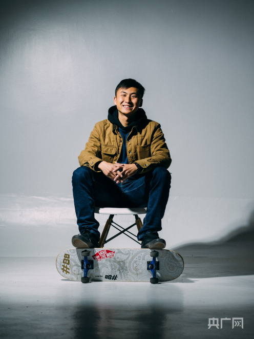 这位青年是梁兴 （受访者供图）