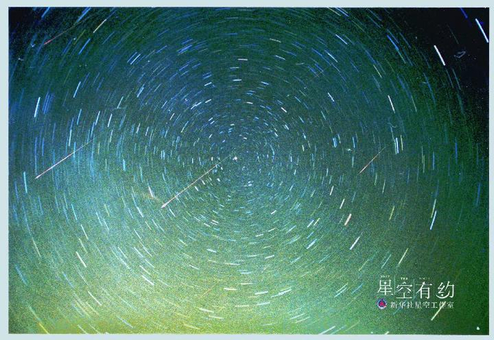 天津市天文摄影爱好者高军保1998年11月在天津七里海拍摄到的狮子座流星雨。（天津科技馆供图）