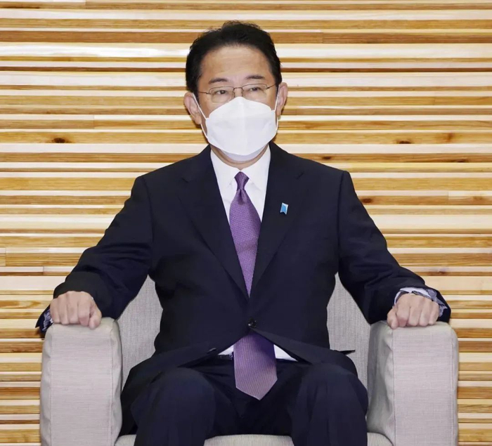 ▲当地时间2021年11月10日，日本东京，日本首相岸田文雄出席内阁会议。图/IC photo