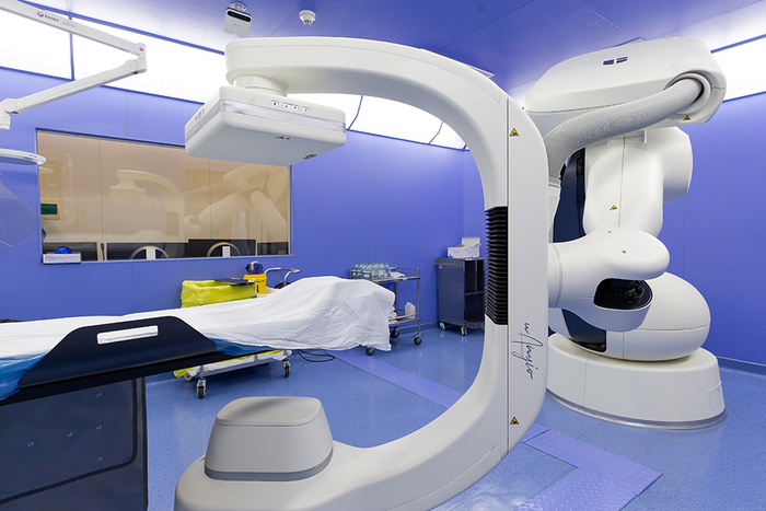 国内首款高端智能介入造影系统。联影 供图