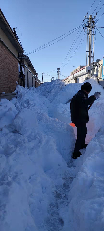 国网库伦旗供电公司抢修电路（央广网发 受访者供图）