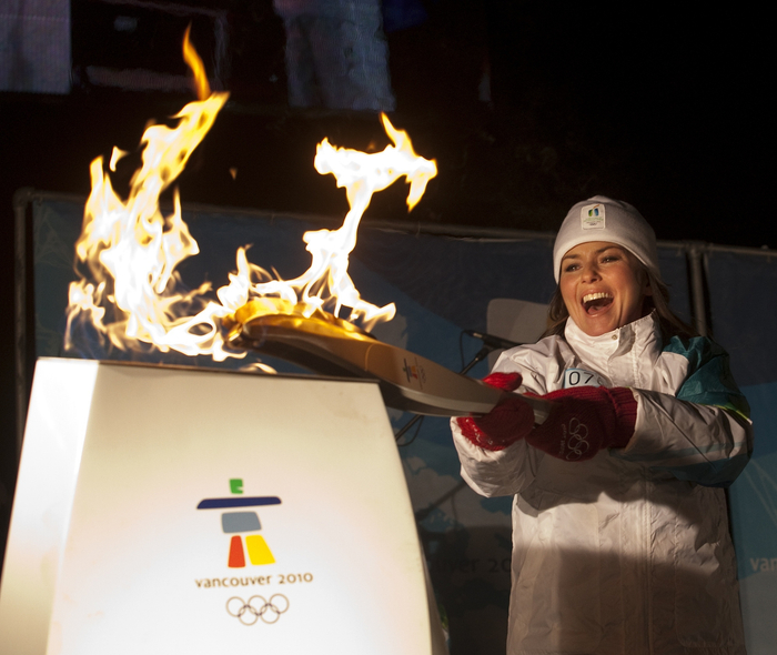 2010年，温哥华冬奥会火炬传递。