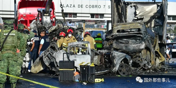 19人死亡 多人车内被活活烧死 手机新浪网