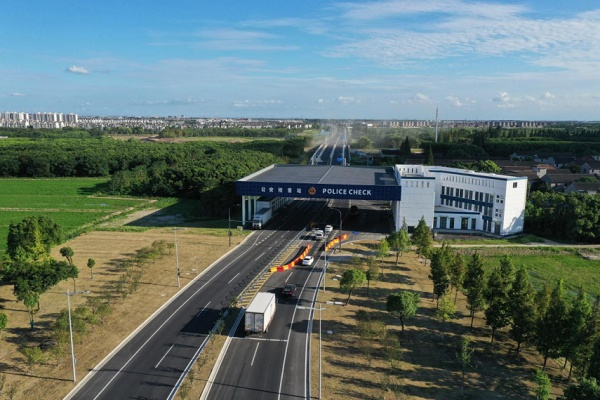 昆山曙光路对接上海复兴路工程正式通车（央广网发 通讯员供图）