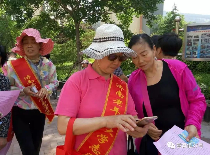 ▲2017年夏天，宣传团的成员第一次前往社区进行宣传活动。受访者供图