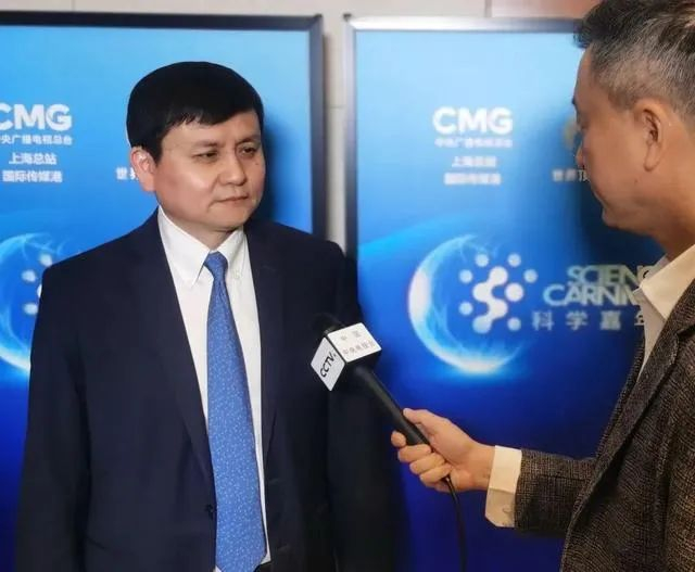 张文宏教授接受采访