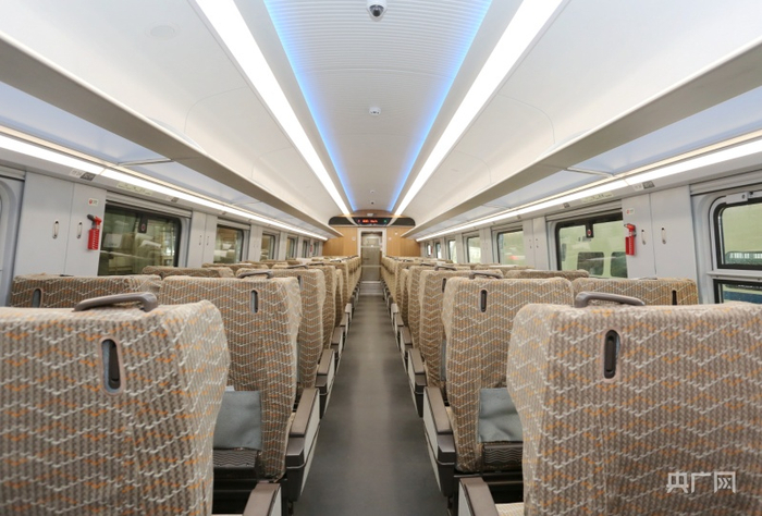 动力集中动车组内部（央广网发 国铁济南局供图）