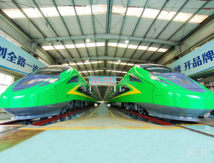 “绿巨人”车身（央广网发 国铁济南局供图）