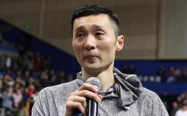 CBA历史第9人!上海官宣退役刘炜球衣,前8人仅1名外援|上海市|姚明|球员|球队|广厦_新浪体育_新浪新闻