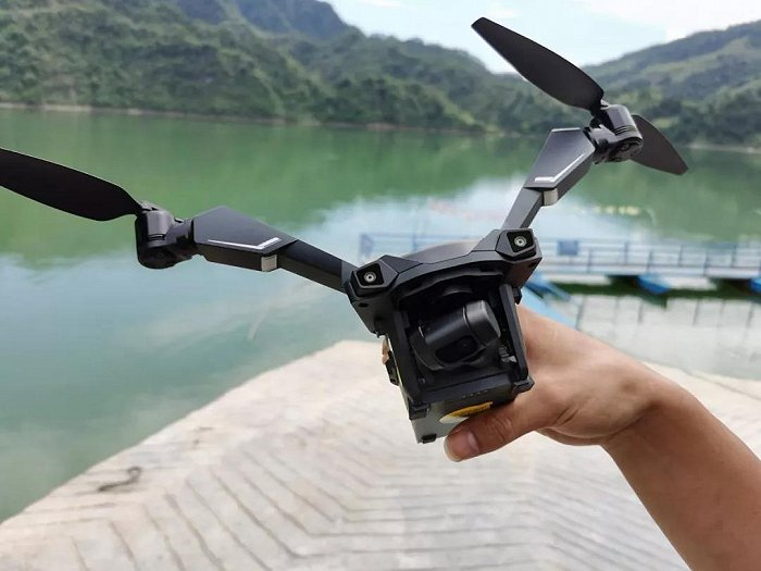 （图 / 零零科技双旋翼无人机 Falcon（猎鹰））