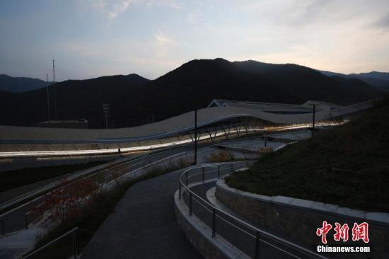 资料图为国家雪车雪橇中心。 中新社记者 富田 摄