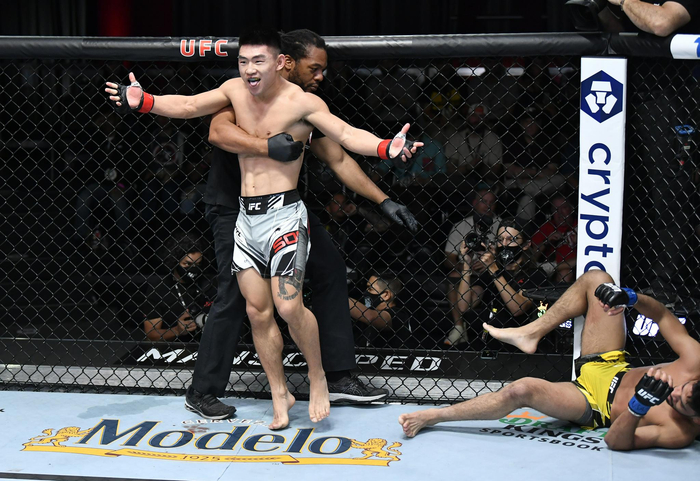 宋亚东TKO对手。