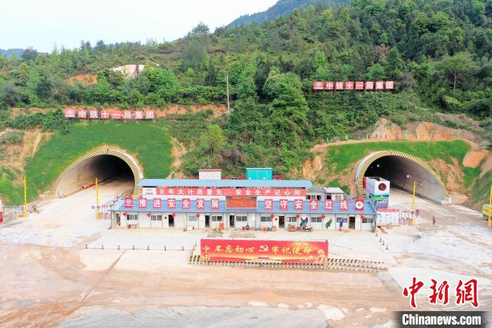 图为，大广高速公路南康至龙南段扩容工程岐岭隧道施工现场 孙震 摄
