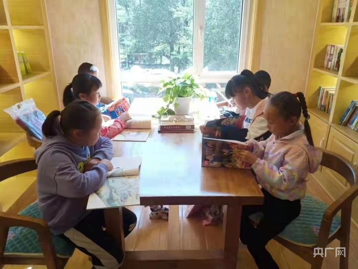 祁连县八宝镇白杨沟村法治书屋（央广网发  邓德英摄）