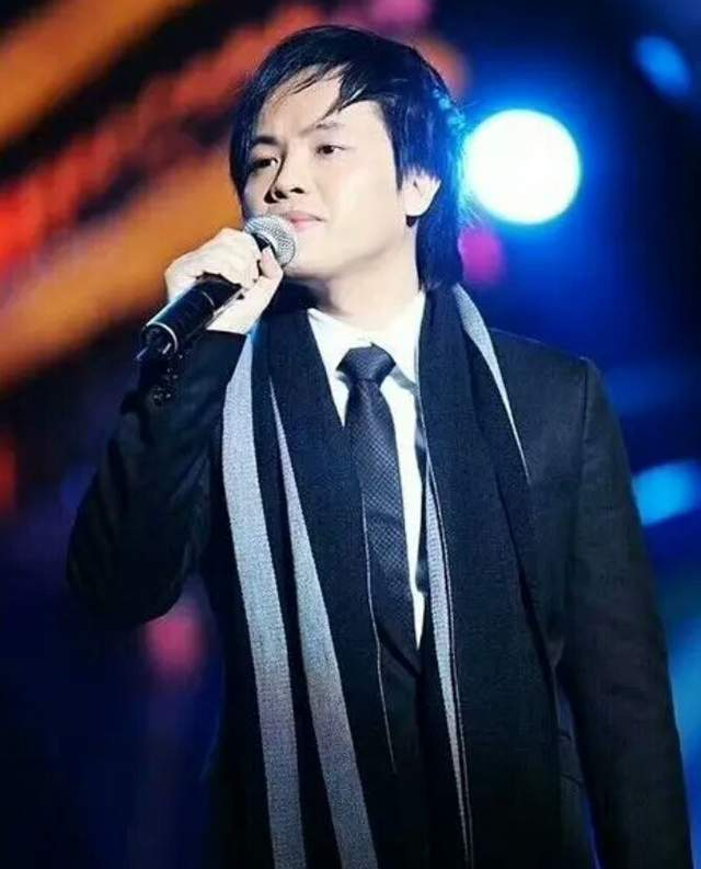 这五人靠一首歌爆红，然后销声匿迹，如今怎么样了？三人成了教授|庞龙|郑源|杨臣刚|唐磊|求佛_新浪娱乐_新浪新闻