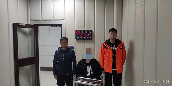 警方抓获涉案嫌疑人。图片来自高邮市公安局