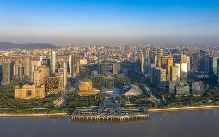 相比今年上半年，长三角热点城市南京、杭州当前均感受到了市场的寒意，图为杭州。图片来源/IC photo