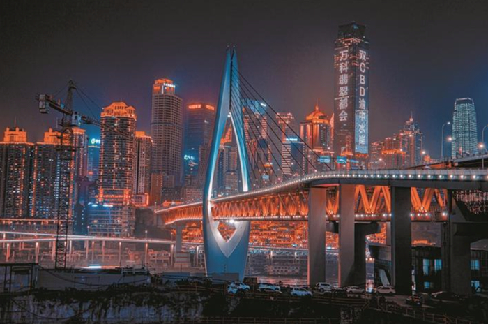 ▲悠亮的作品《“Bridge to City（通往城市的桥梁）”》获得2020年东京国际摄影大赛佳作奖