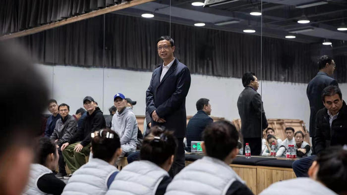 刘旗作动员讲话（央广网发 重庆市歌舞团供图）