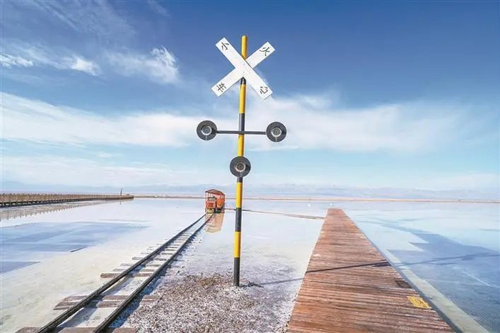 ▲青海省茶卡盐湖