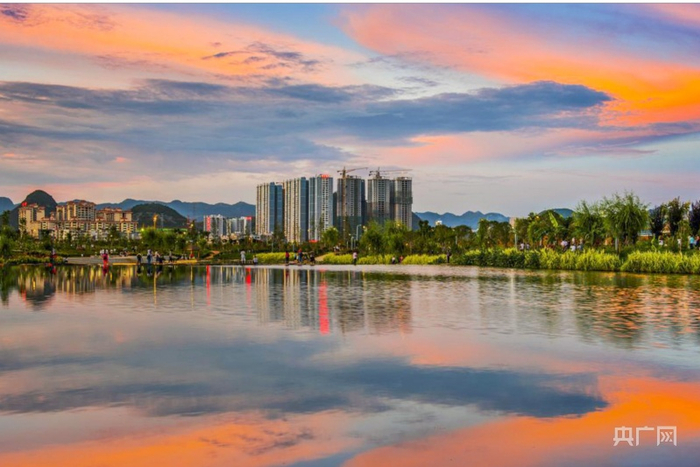 兴义市湿地公园（央广网发 张霆 摄）
