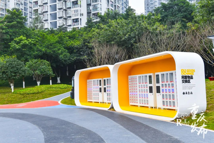 闲置物品自助交换区 邹乐 摄