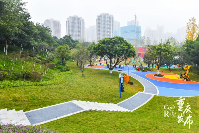 昔日临时垃圾场“脱胎换骨”变成绿地公园 邹乐 摄