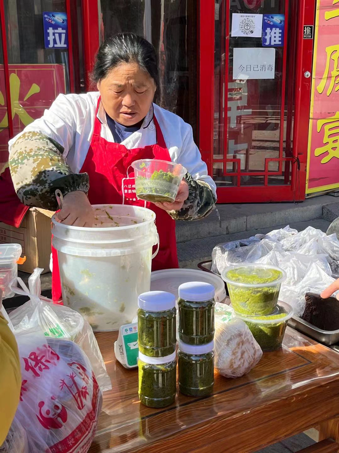 本地大姐自制的韭菜花