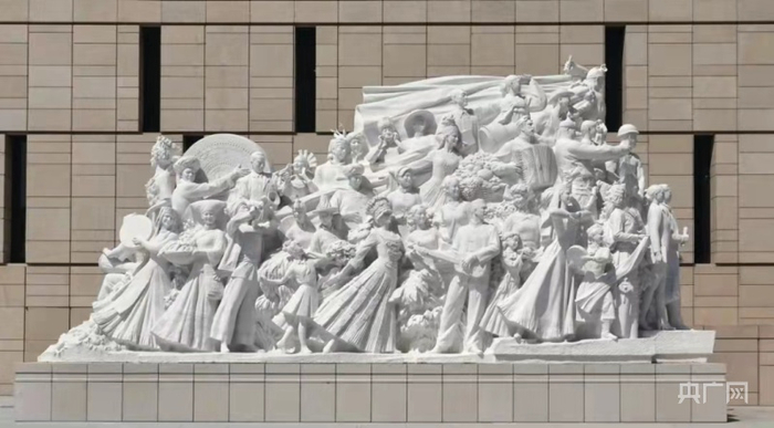 惠安石雕作品《逐梦》（央广网发 崇武镇人民政府供图）