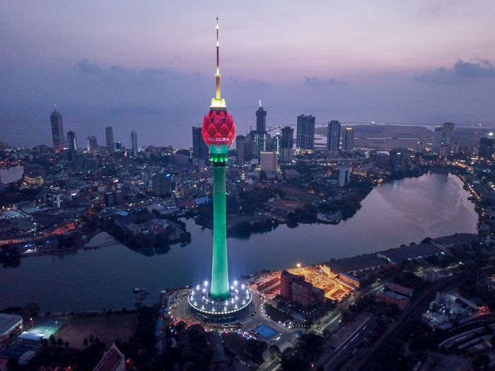 　　↑莲花电视塔  新华社记者 郭磊 摄