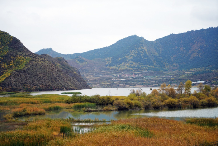 洮河上游风景      广西师范大学出版社 图