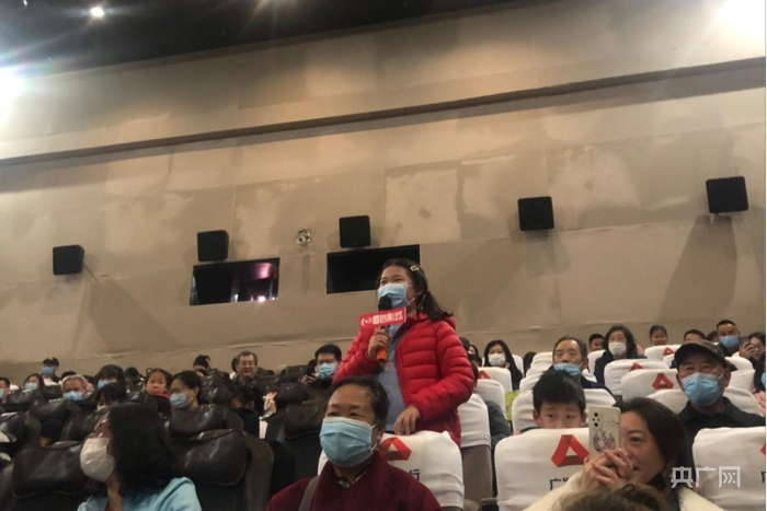 互动环节观众提问（央广网见习记者潘可鑫摄）