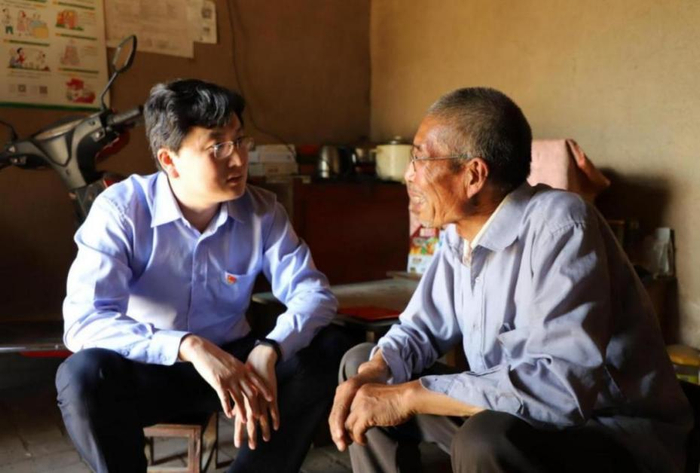 刘凯入户走访群众