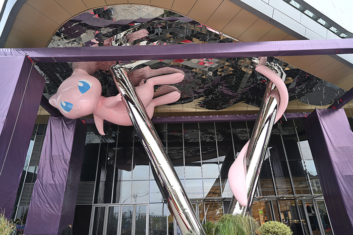 梦幻宝可梦雕塑。