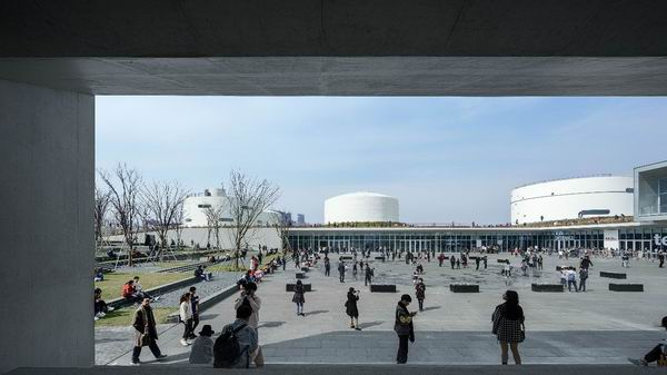 从油罐艺术中心的休憩平台上看出去的风景