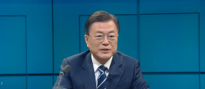 文在寅在节目中 视频截图