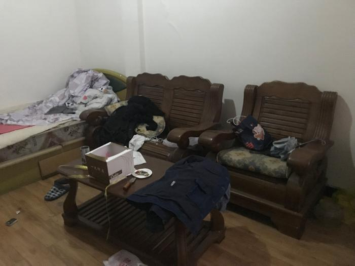 邹阳在外租的房子，桌上还有生日蛋糕。被害人家属供图。