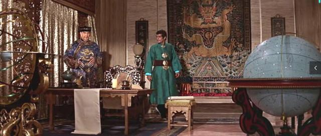皇帝室内效仿了维米尔的光与影和室内空间深度（图片来源：视频截图） 