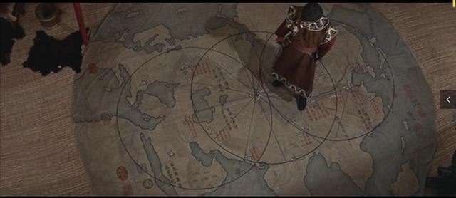 “小龙宝宝”站在中华帝国的古地图上发布征服欧亚大陆的计划（图片来源：视频截图） 