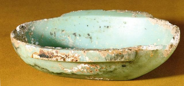 考古出土的汉代玻璃杯（图片来源：网络） 