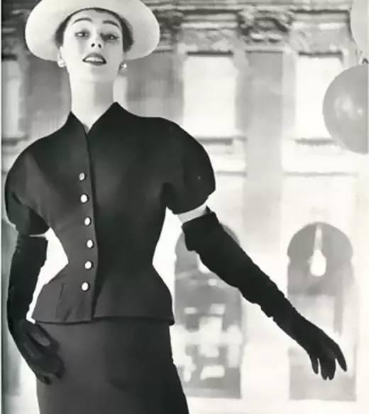 迪奥郁金香型服装（图片来源：网络） 